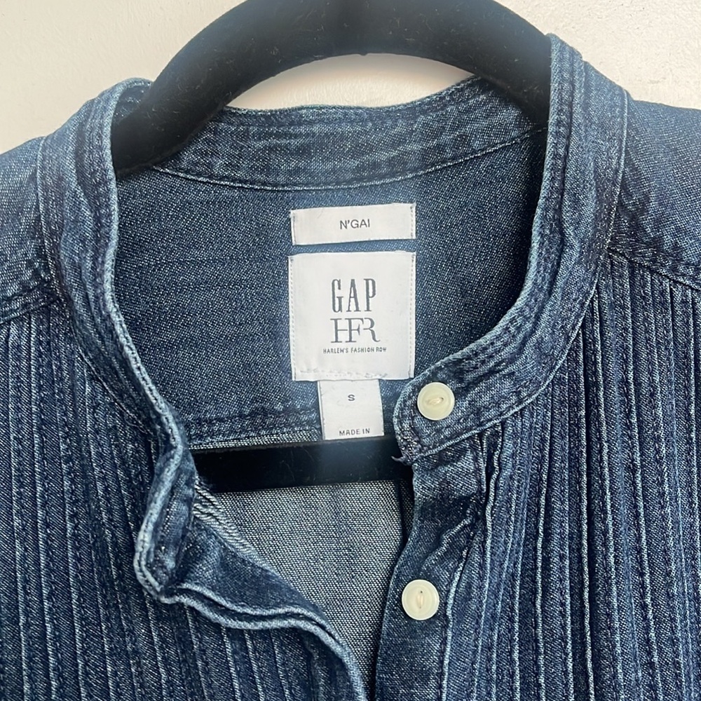 GAP Blue Button Down Shirt with Mandarin Collar and 3/4 Sleeves - Picture 5 of 10